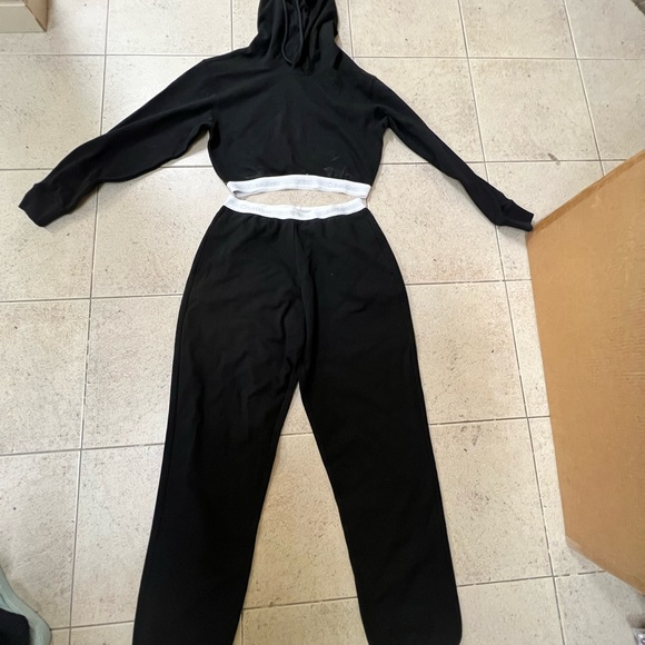 Matching lounge outfit - Picture 3 of 4